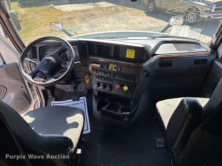 image for item EC3905 2020 International LT625 semi truck