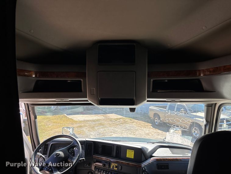 image for item EC3905 2020 International LT625 semi truck