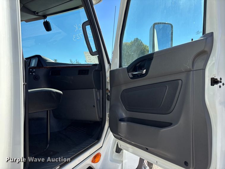 image for item EC3905 2020 International LT625 semi truck