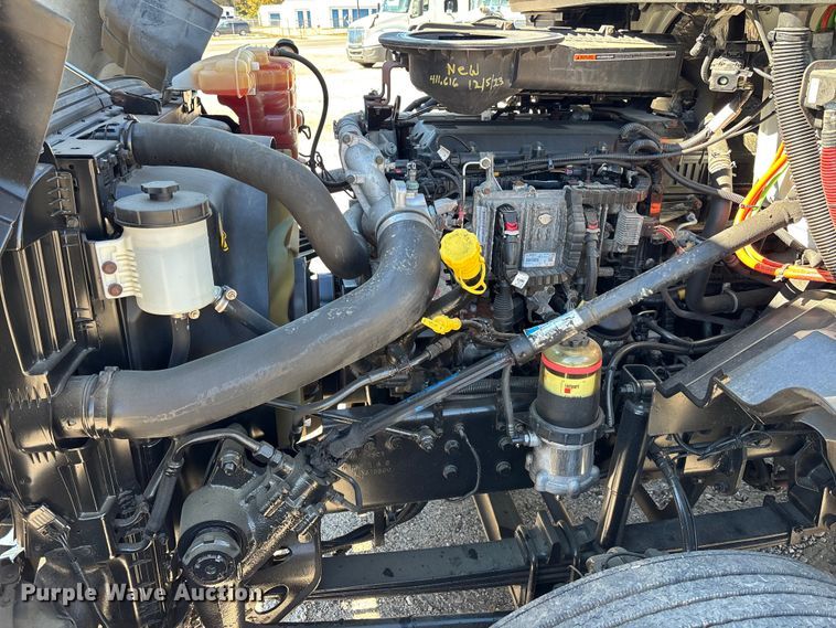 image for item EC3905 2020 International LT625 semi truck