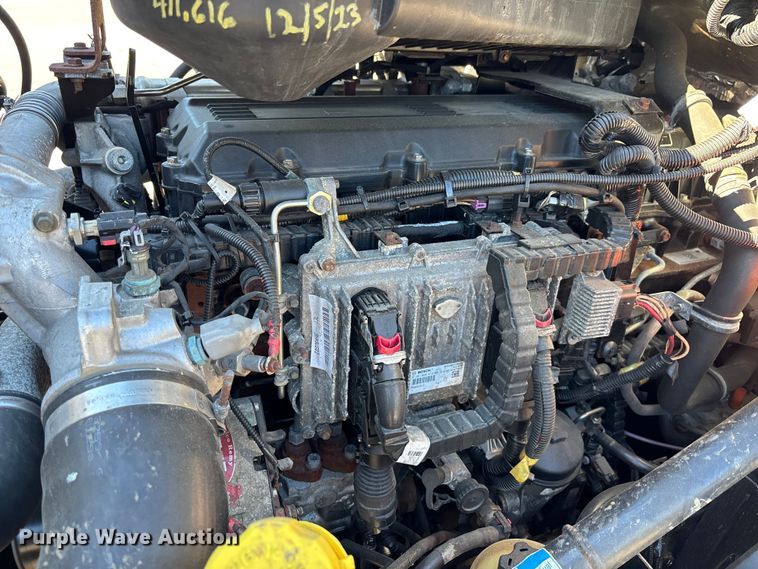 image for item EC3905 2020 International LT625 semi truck