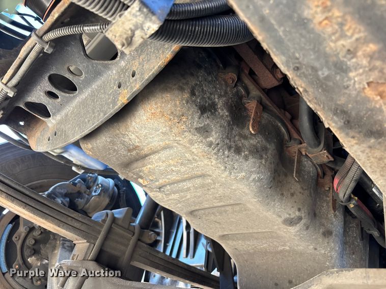 image for item EC3905 2020 International LT625 semi truck