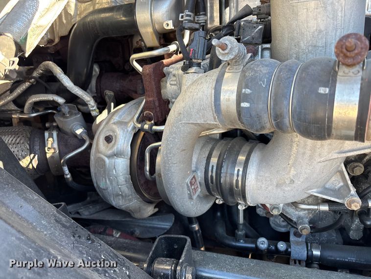 image for item EC3905 2020 International LT625 semi truck