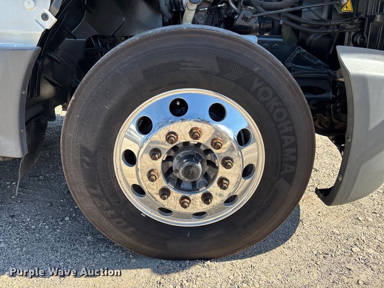 image for item EC3905 2020 International LT625 semi truck