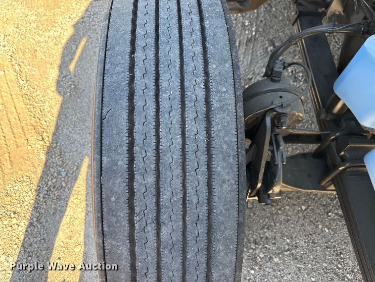 image for item EC3905 2020 International LT625 semi truck