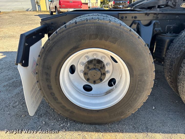 image for item EC3905 2020 International LT625 semi truck