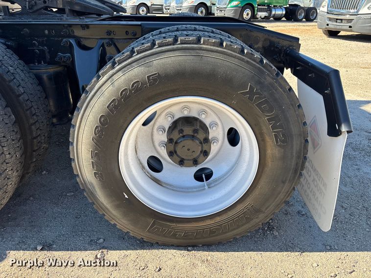 image for item EC3905 2020 International LT625 semi truck