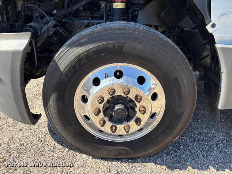 image for item EC3905 2020 International LT625 semi truck