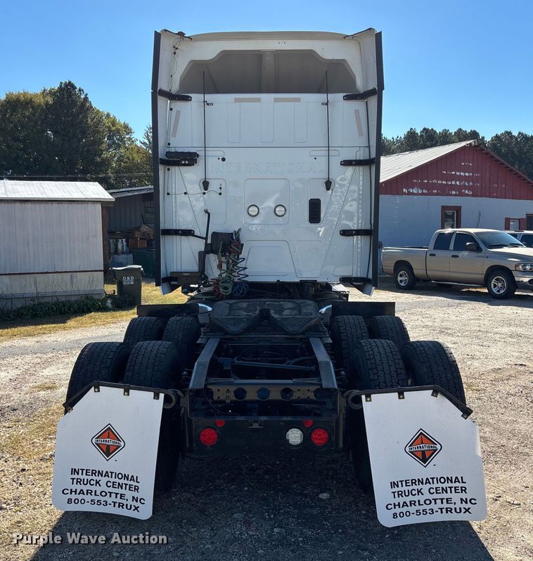 image for item EC3906 2020 International LT625 semi truck