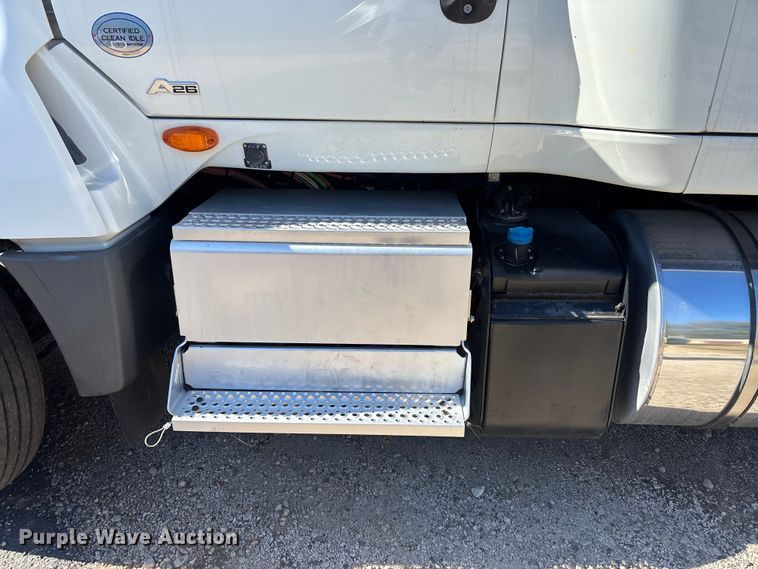 image for item EC3906 2020 International LT625 semi truck