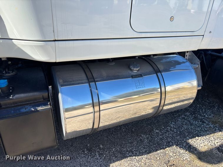 image for item EC3906 2020 International LT625 semi truck