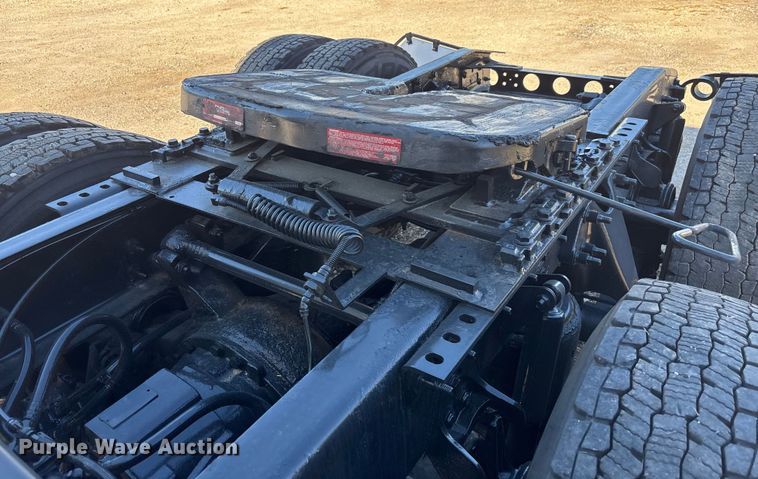 image for item EC3906 2020 International LT625 semi truck