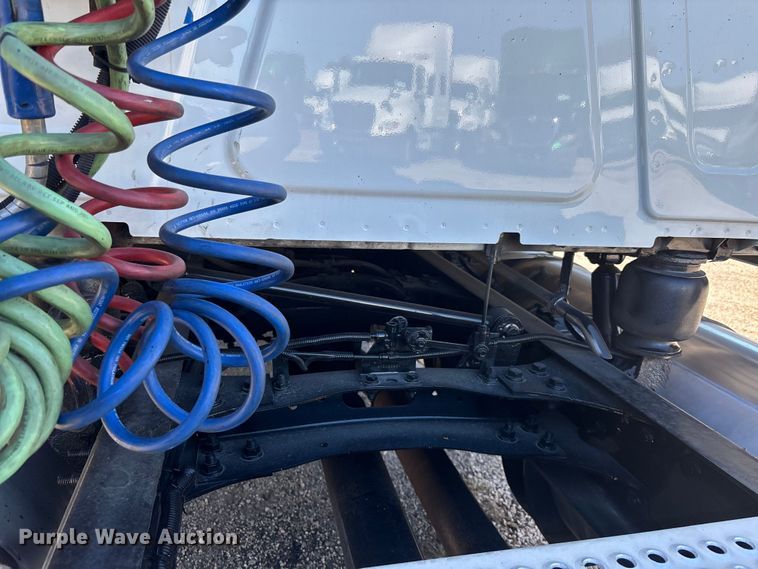 image for item EC3906 2020 International LT625 semi truck