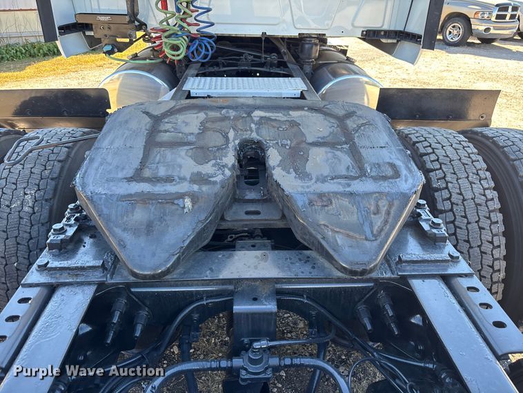 image for item EC3906 2020 International LT625 semi truck