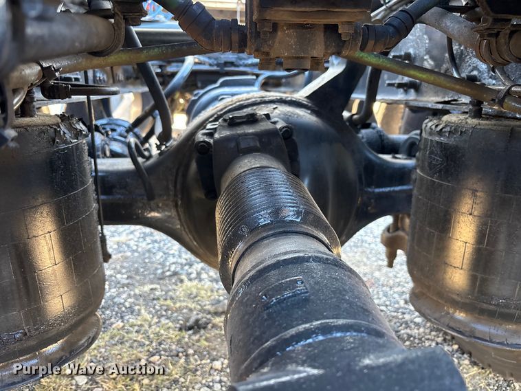 image for item EC3906 2020 International LT625 semi truck