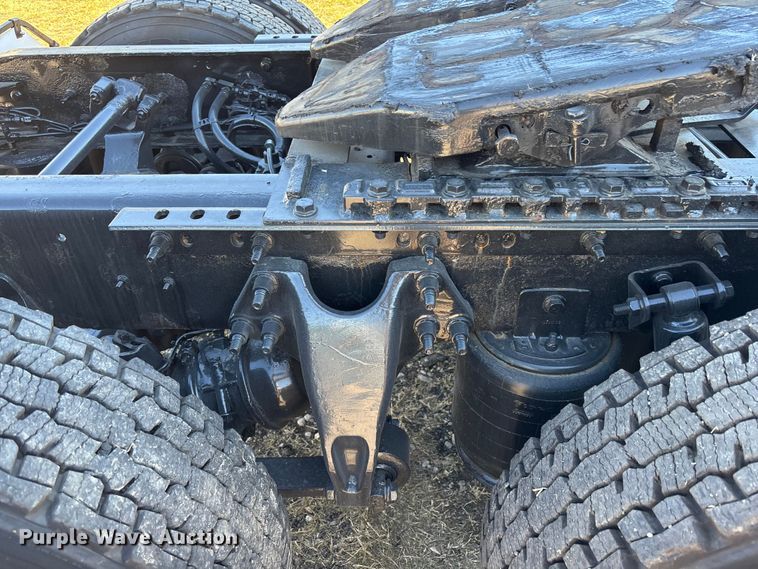 image for item EC3906 2020 International LT625 semi truck