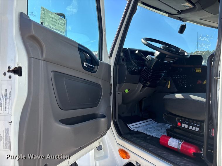 image for item EC3906 2020 International LT625 semi truck