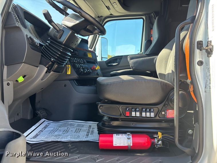 image for item EC3906 2020 International LT625 semi truck