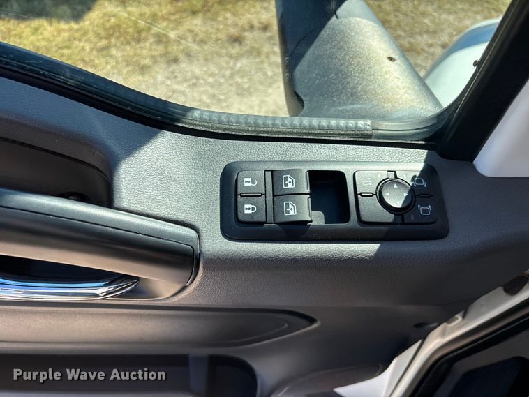 image for item EC3906 2020 International LT625 semi truck