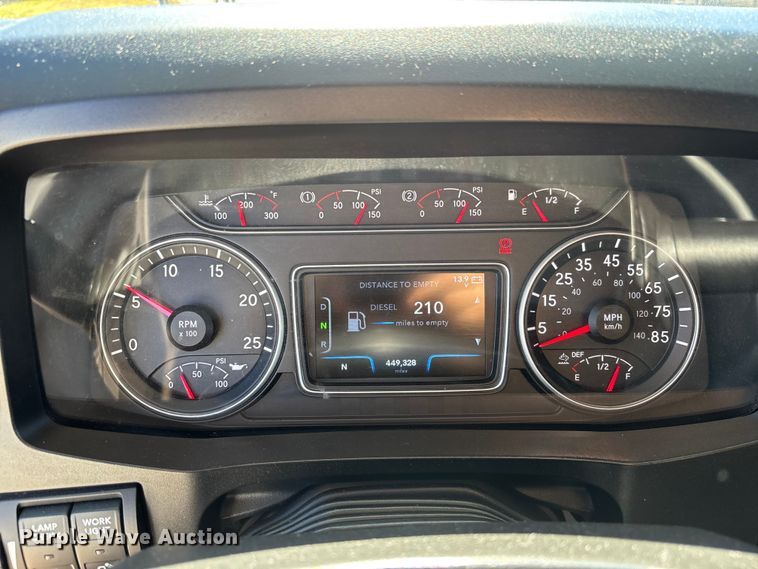 image for item EC3906 2020 International LT625 semi truck