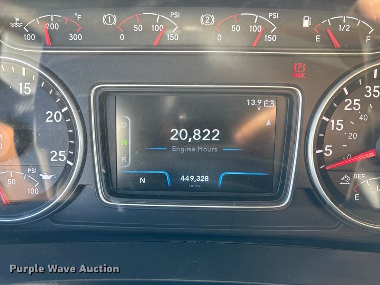 image for item EC3906 2020 International LT625 semi truck