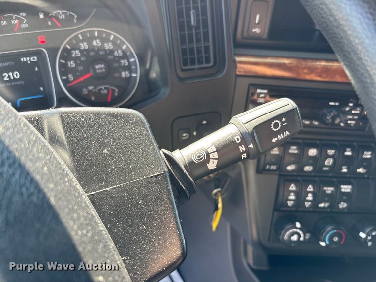 image for item EC3906 2020 International LT625 semi truck