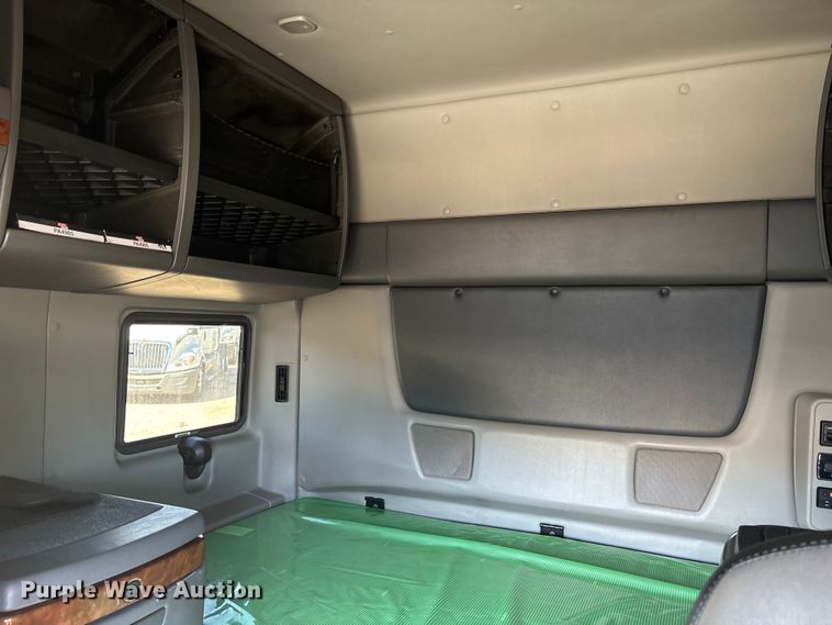 image for item EC3906 2020 International LT625 semi truck