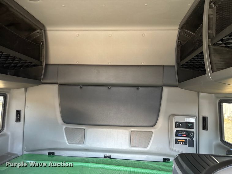 image for item EC3906 2020 International LT625 semi truck