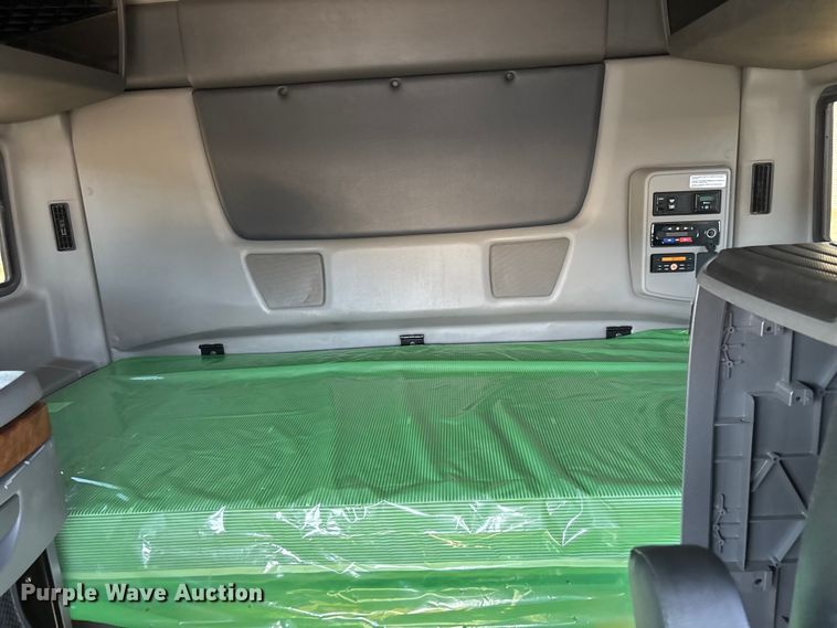 image for item EC3906 2020 International LT625 semi truck