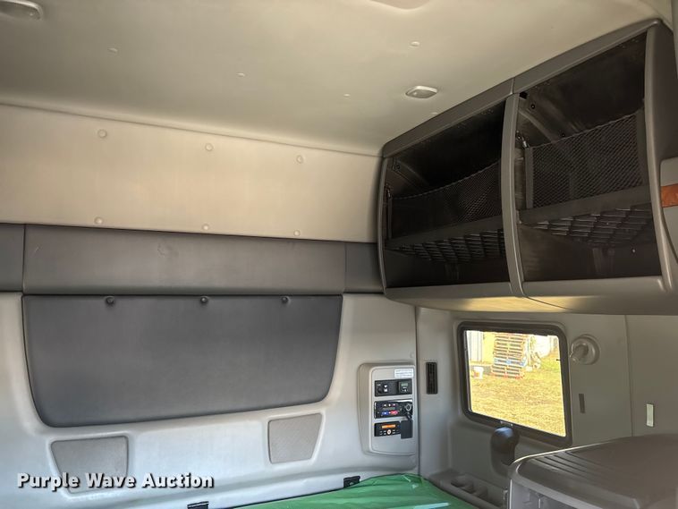 image for item EC3906 2020 International LT625 semi truck