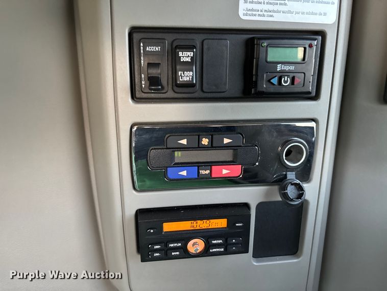 image for item EC3906 2020 International LT625 semi truck