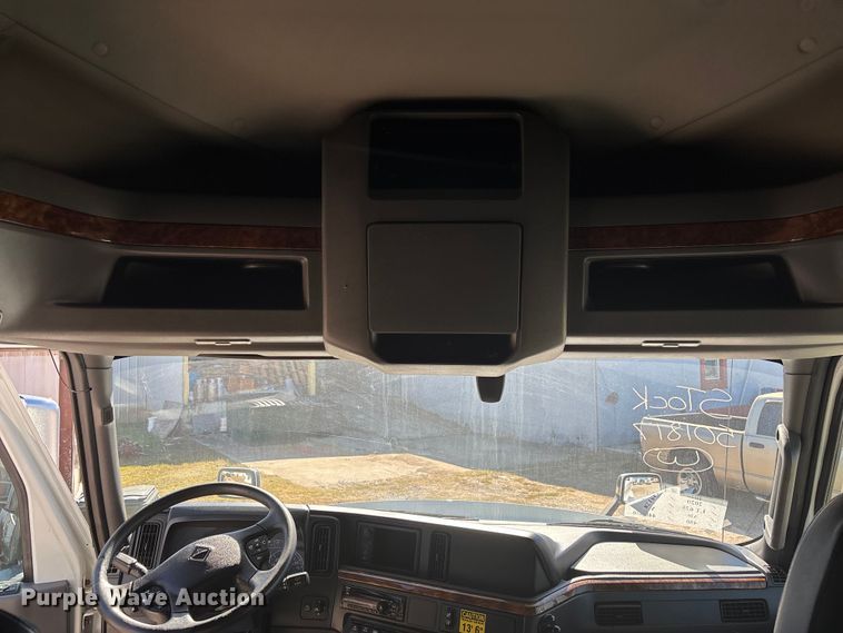 image for item EC3906 2020 International LT625 semi truck