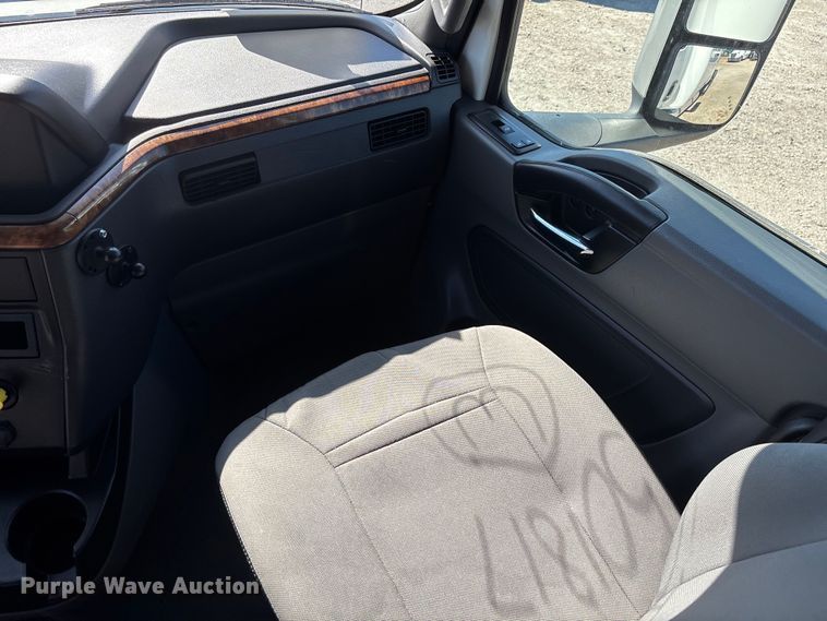 image for item EC3906 2020 International LT625 semi truck