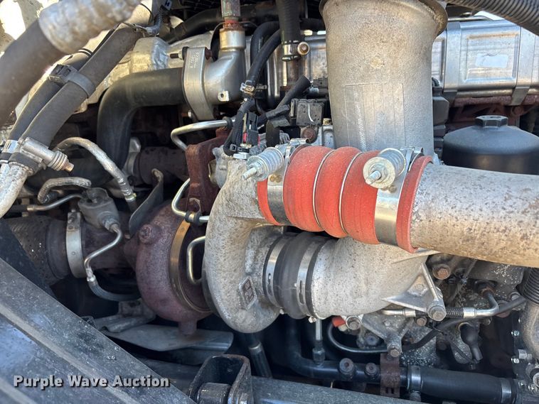 image for item EC3906 2020 International LT625 semi truck