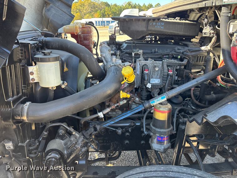 image for item EC3906 2020 International LT625 semi truck