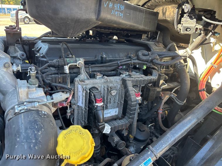 image for item EC3906 2020 International LT625 semi truck