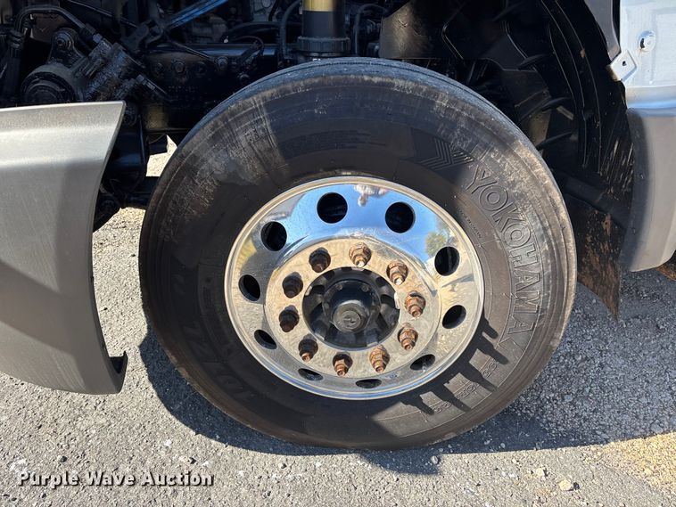 image for item EC3906 2020 International LT625 semi truck