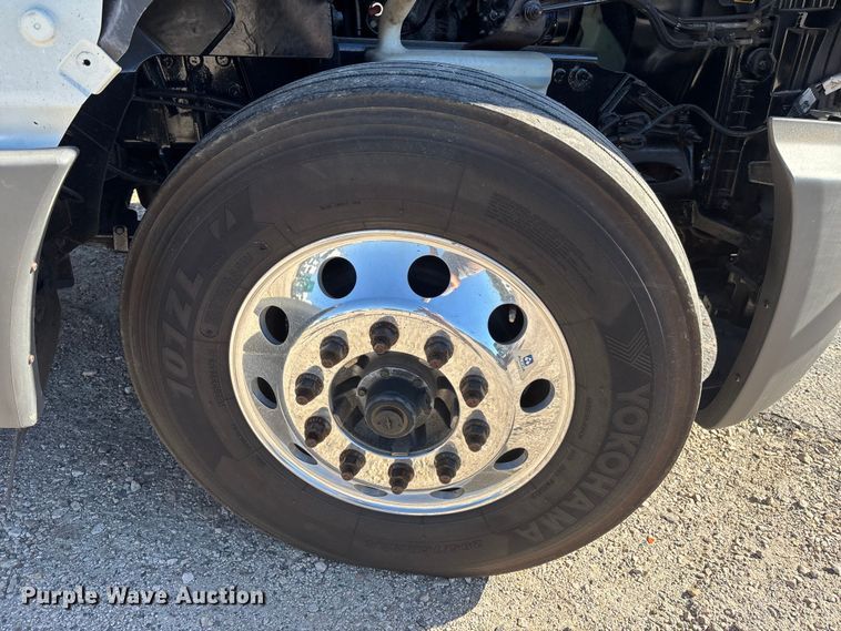 image for item EC3906 2020 International LT625 semi truck