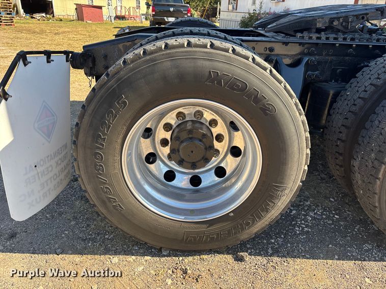 image for item EC3906 2020 International LT625 semi truck