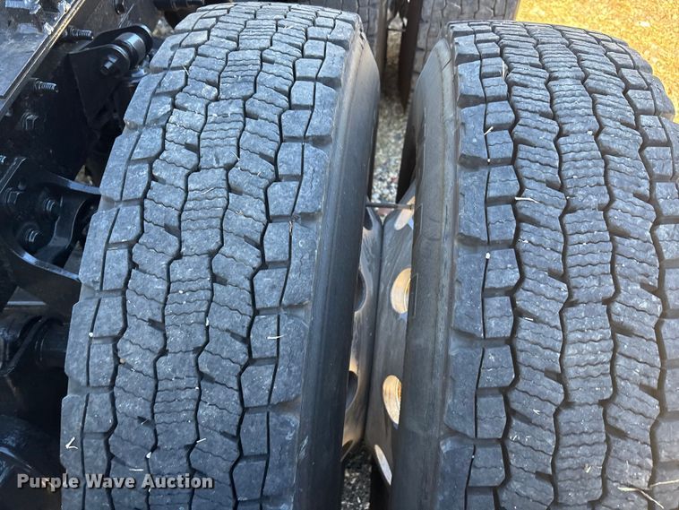 image for item EC3906 2020 International LT625 semi truck