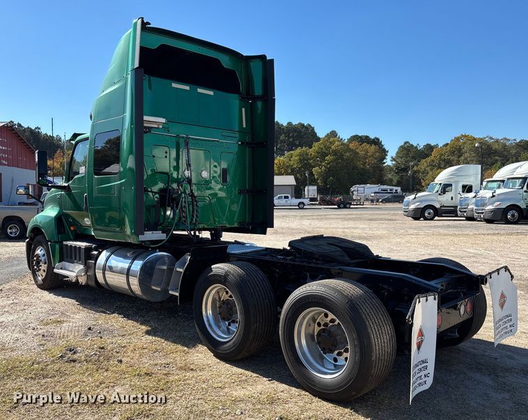 image for item EC3907 2020 International LT625 semi truck