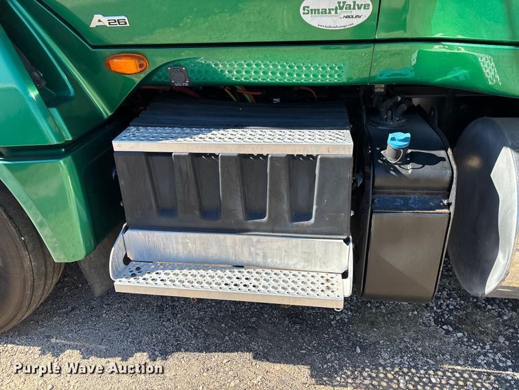 image for item EC3907 2020 International LT625 semi truck