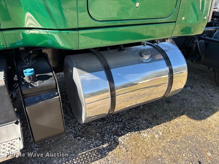 image for item EC3907 2020 International LT625 semi truck