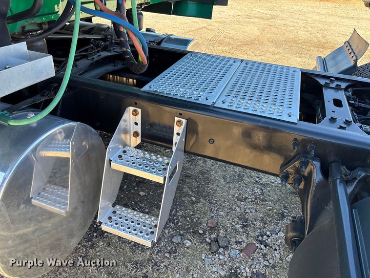 image for item EC3907 2020 International LT625 semi truck