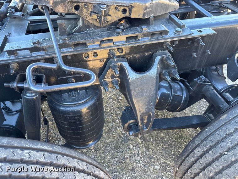 image for item EC3907 2020 International LT625 semi truck