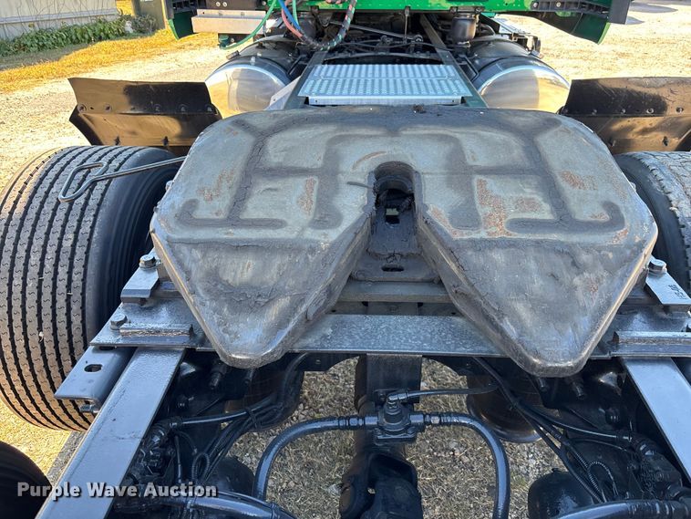 image for item EC3907 2020 International LT625 semi truck