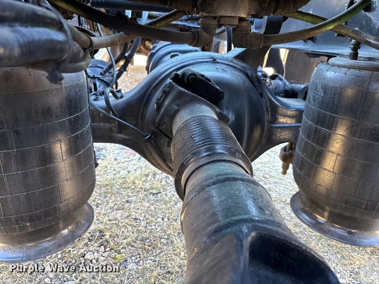 image for item EC3907 2020 International LT625 semi truck