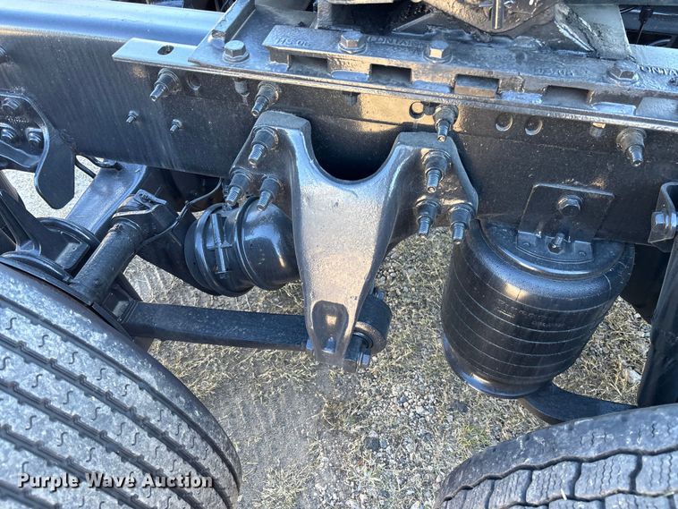 image for item EC3907 2020 International LT625 semi truck