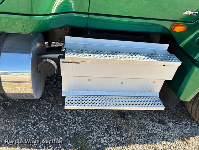 image for item EC3907 2020 International LT625 semi truck