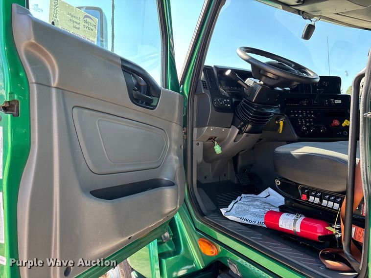 image for item EC3907 2020 International LT625 semi truck